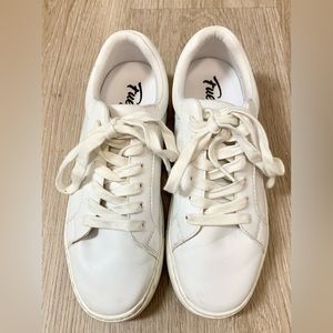 LAST CHANCE! FUEGO Low-Top Dance Shoes size 8 Women